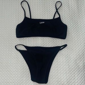 Barely worn in great condition. Size 40 or small in women’s